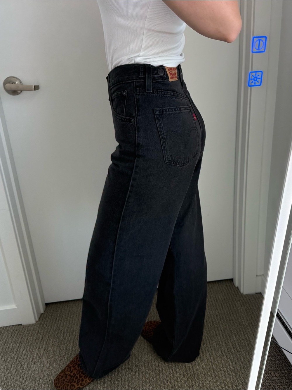 CINCH BAGGY LIGHTWEIGHT WOMEN'S JEANS SIZE 27x31 - Picture 3 of 6